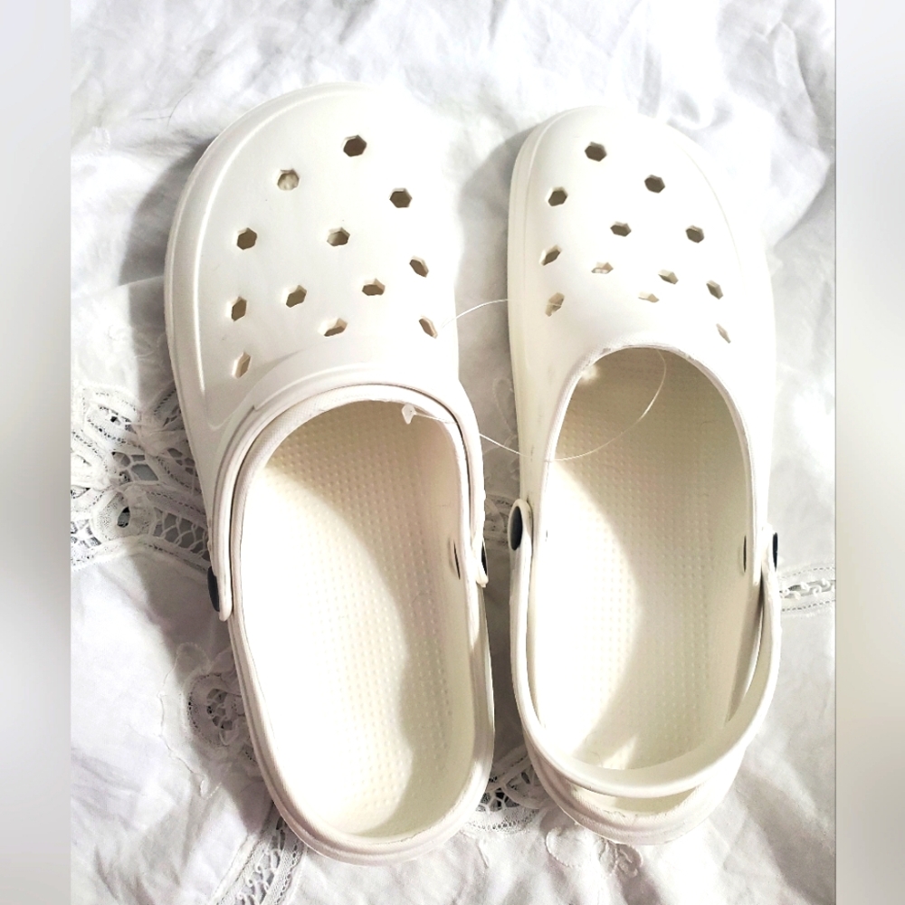 🙏 White unisex size 43 slipper sandal shoe faux crocs
